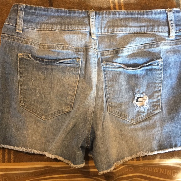 Maurice’s denim cut off shorts - Picture 2 of 2